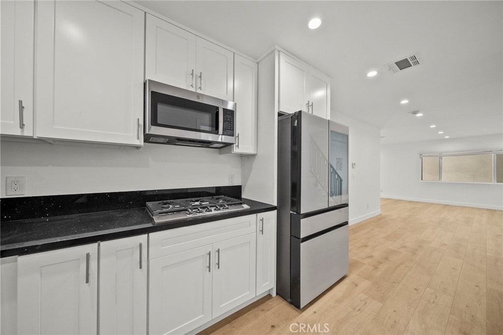 11488 Burbank Blvd - Photo 5 of 24