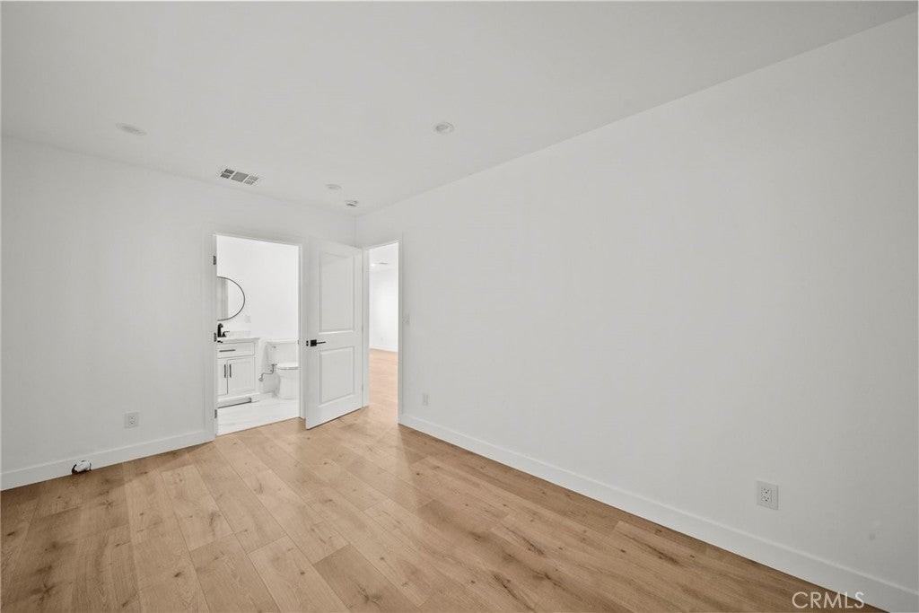 11488 Burbank Blvd - Photo 7 of 24