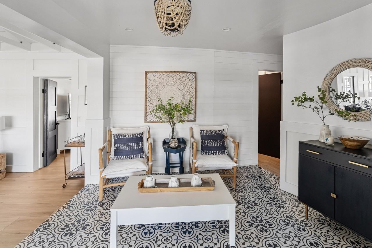 711 Sw 27th Way - Photo 5 of 39