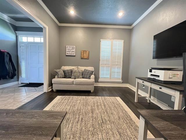 6035 Barrington Ave - Photo 6 of 35