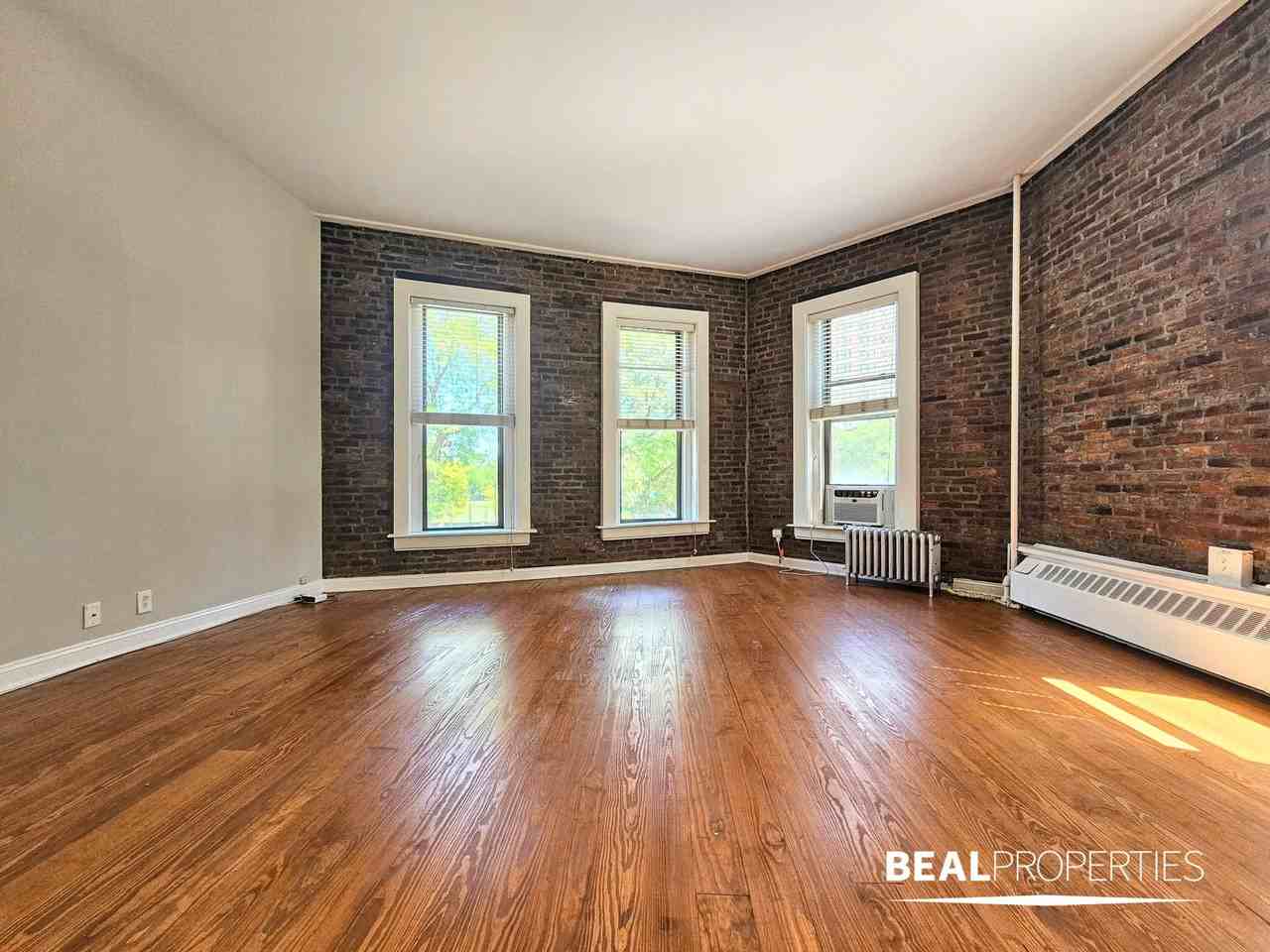 2202 N Clark St #214 - Photo 3 of 8