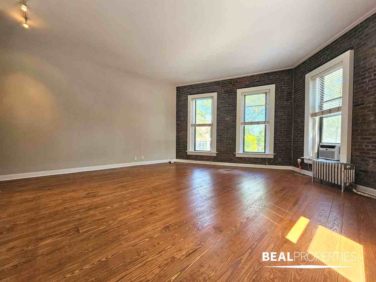 2202 N Clark St #214 - Photo 4 of 8