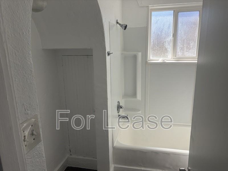 521 21st St #2 - Photo 6 of 10