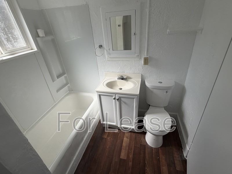 521 21st St #2 - Photo 7 of 10