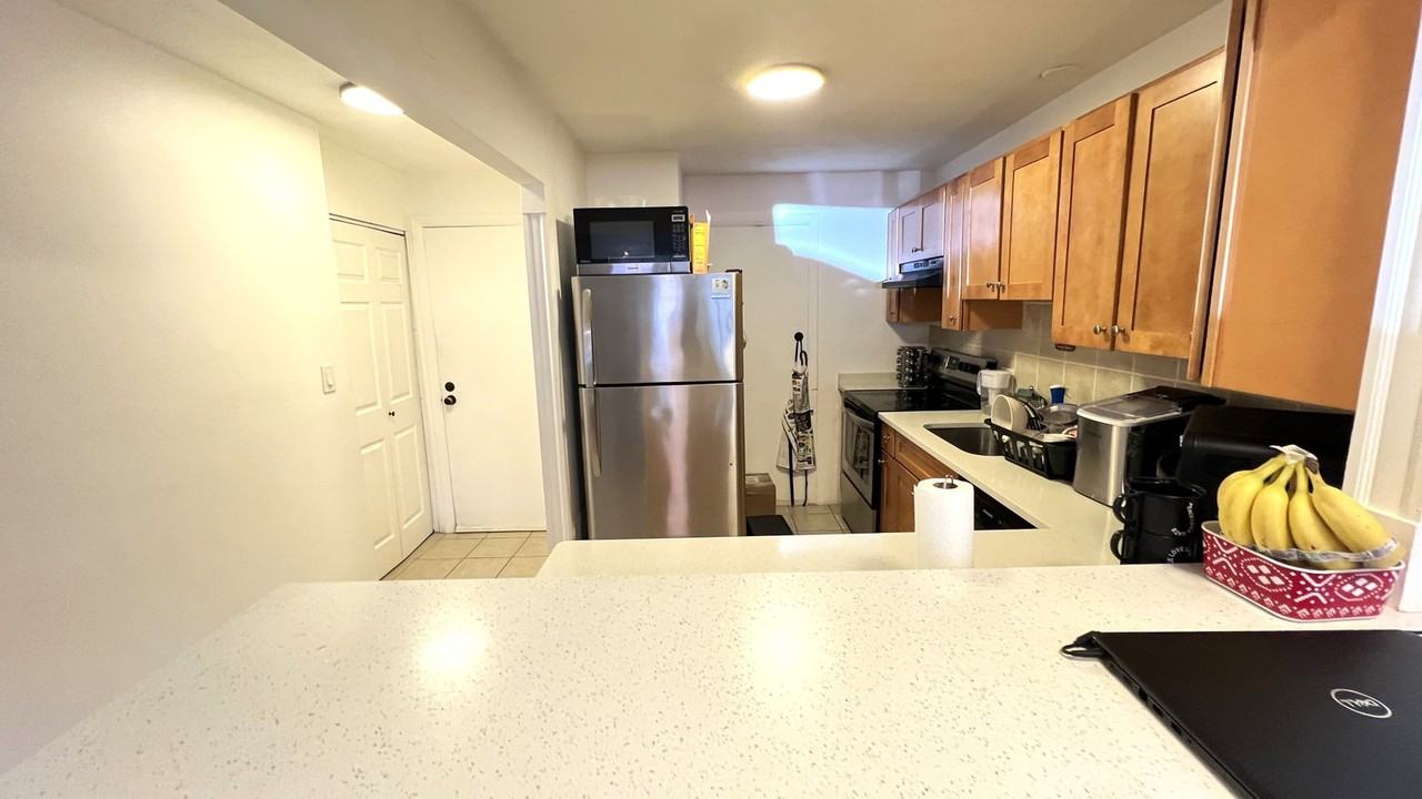 400 Governors Dr #5 - Photo 3 of 8