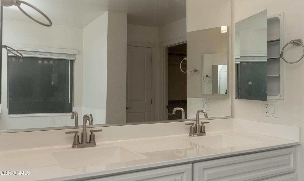 6018 W Hartford Ct - Photo 2 of 33