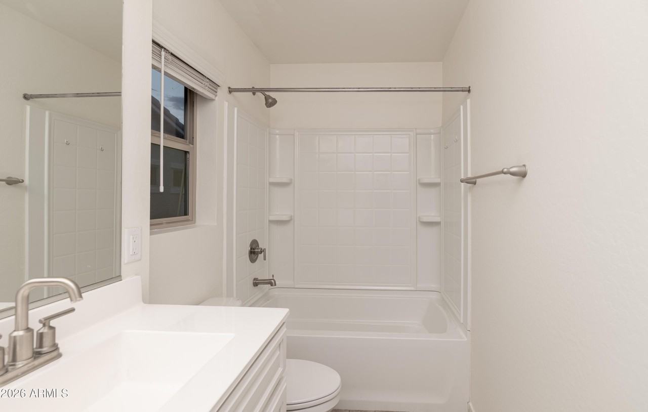 6018 W Hartford Ct - Photo 3 of 33