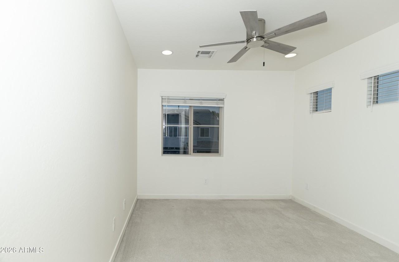 6018 W Hartford Ct - Photo 5 of 33