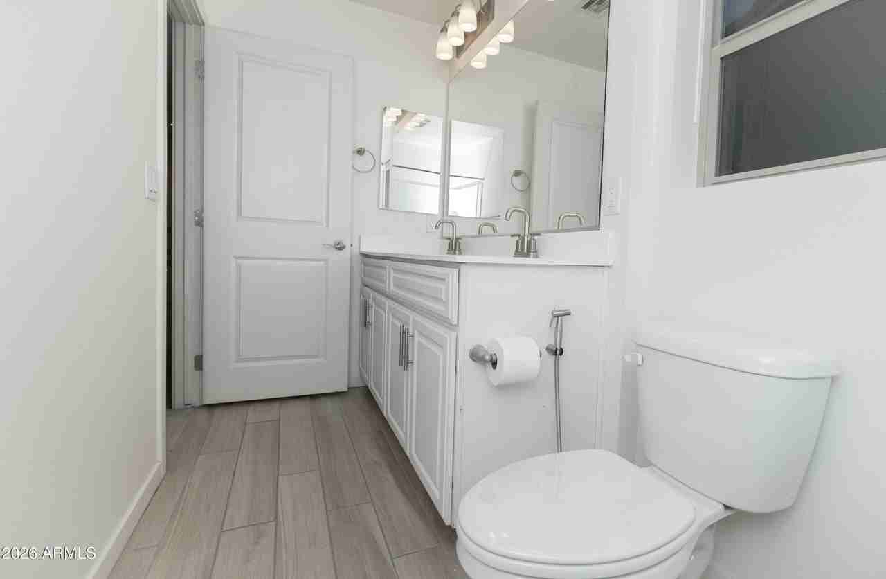 6018 W Hartford Ct - Photo 6 of 33