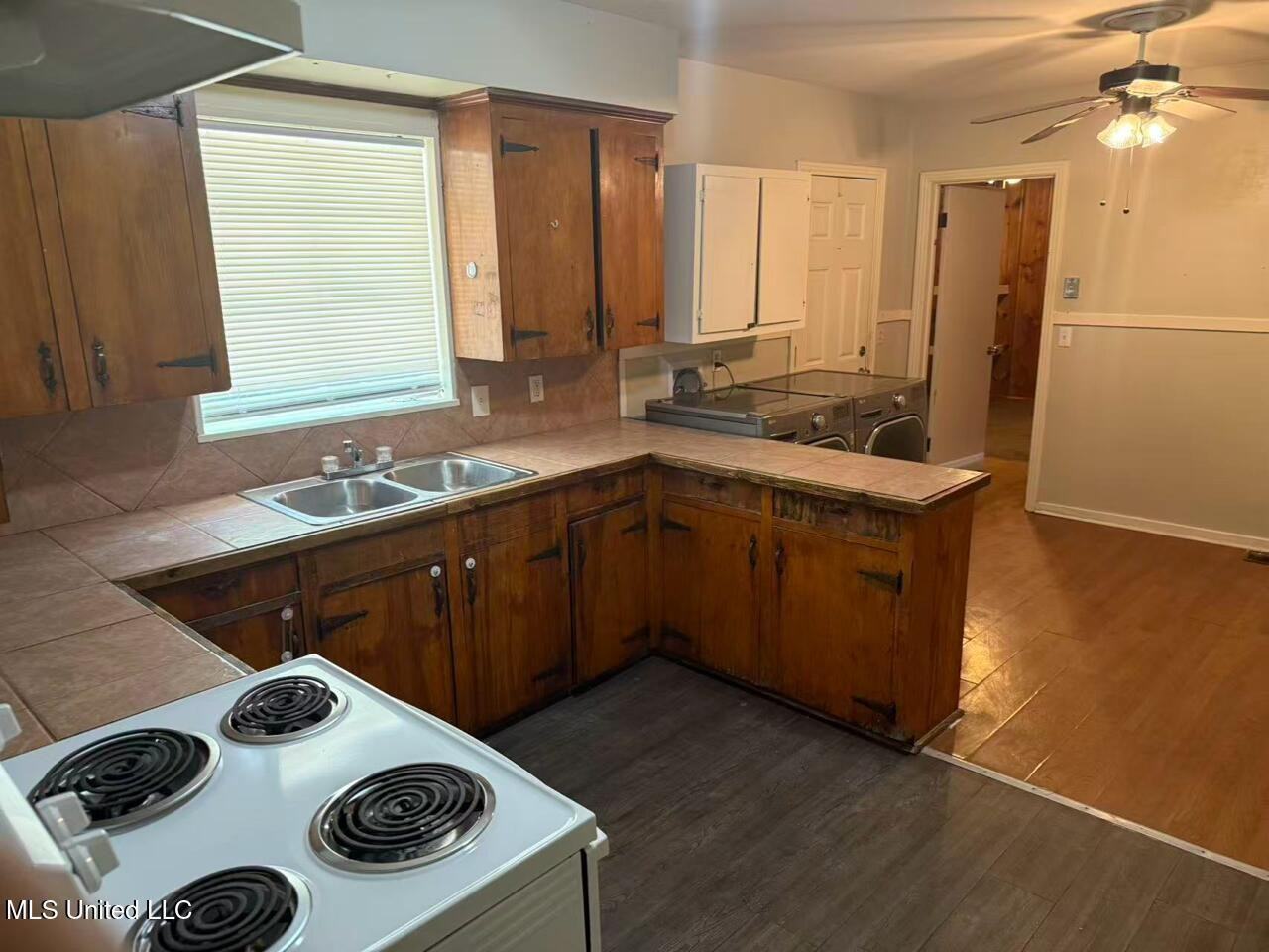 4420 Woodland Ave - Photo 2 of 13