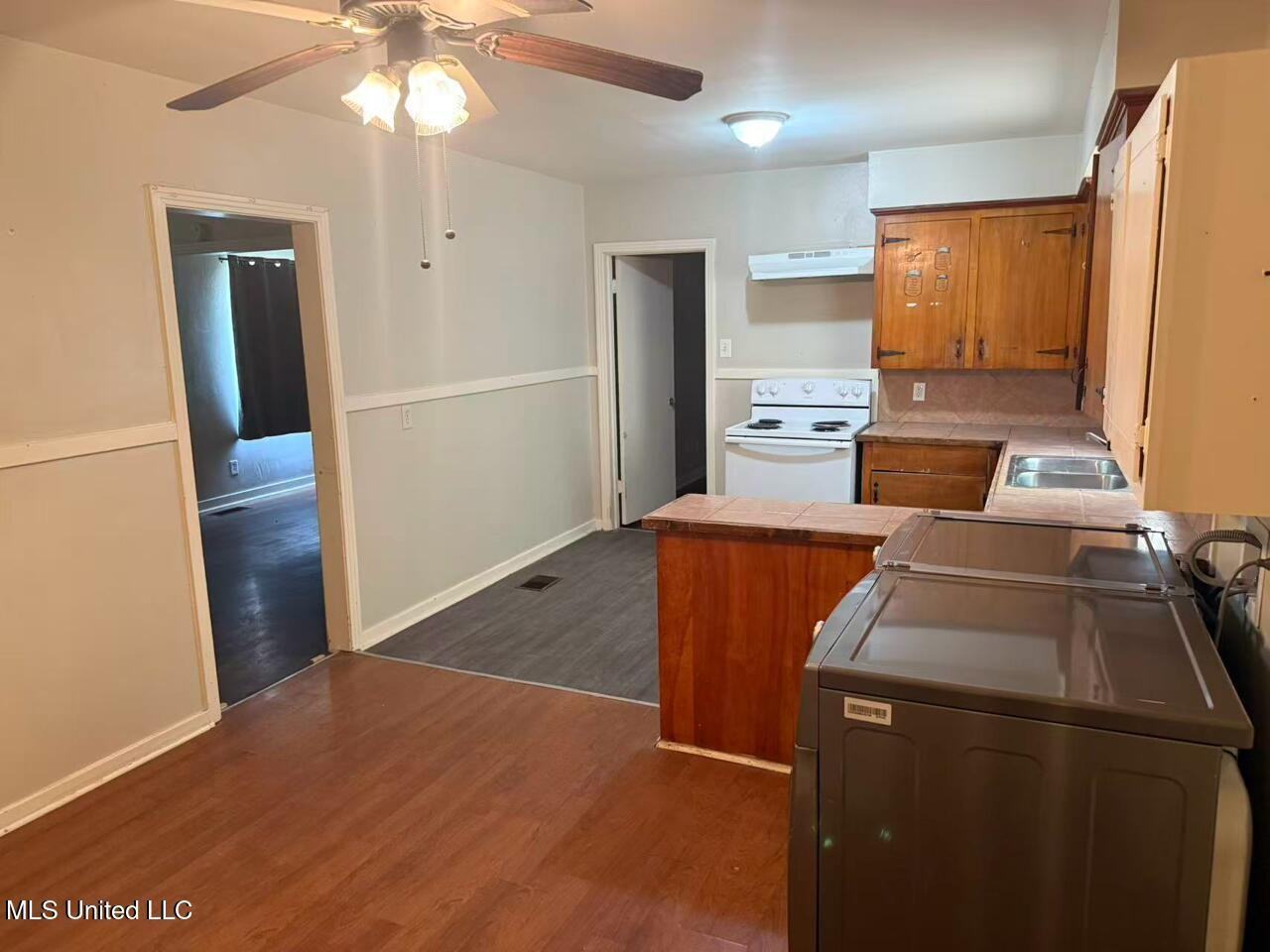 4420 Woodland Ave - Photo 3 of 13