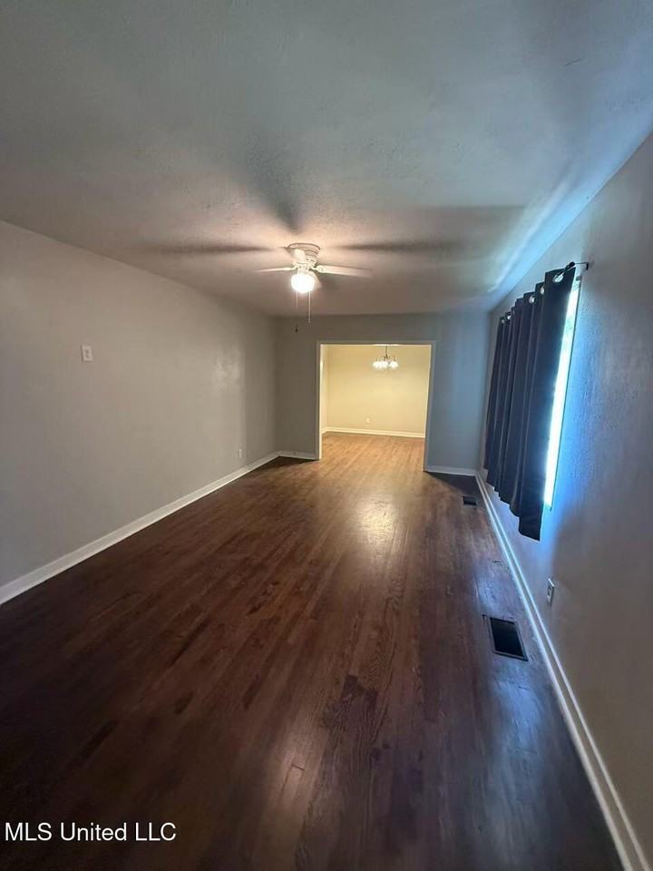 4420 Woodland Ave - Photo 4 of 13