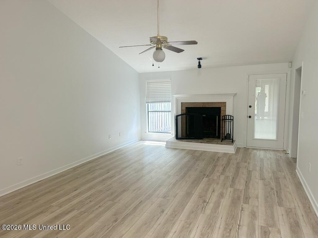 62 Shore Dr - Photo 2 of 14