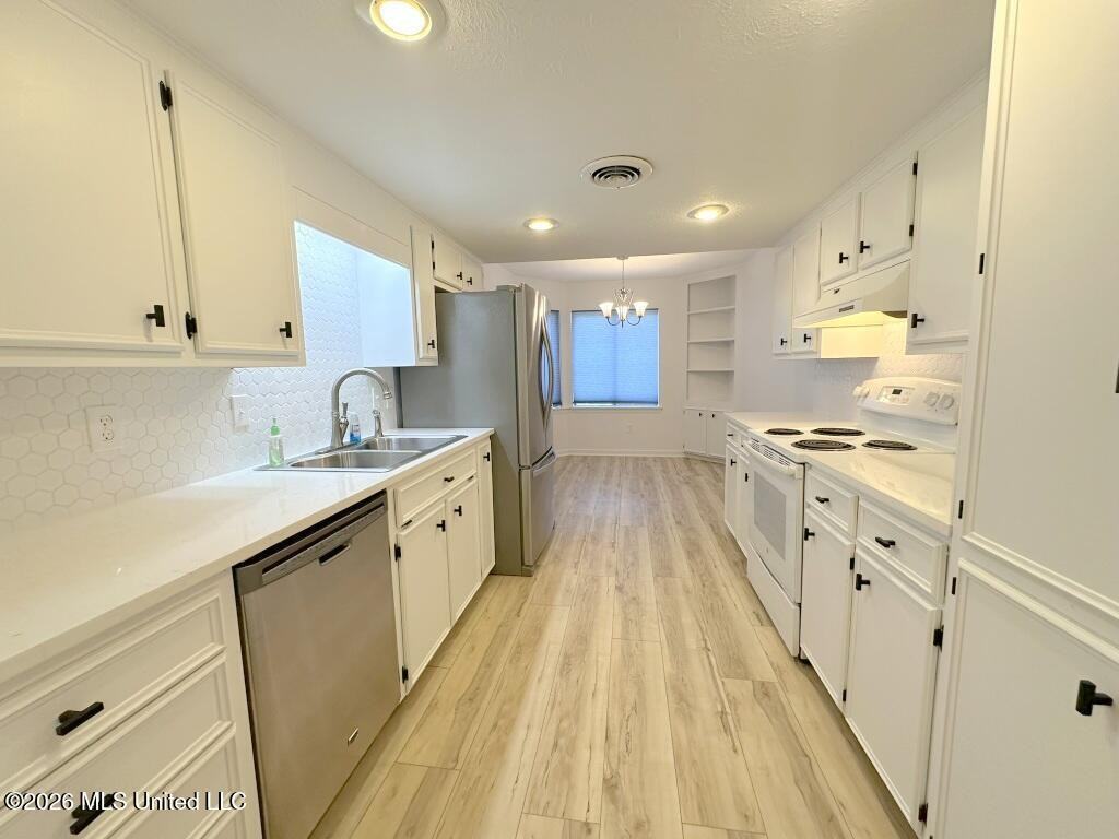62 Shore Dr - Photo 4 of 14