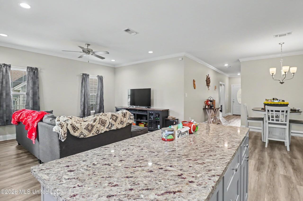 18329 Tiffany Renee Dr - Photo 4 of 19