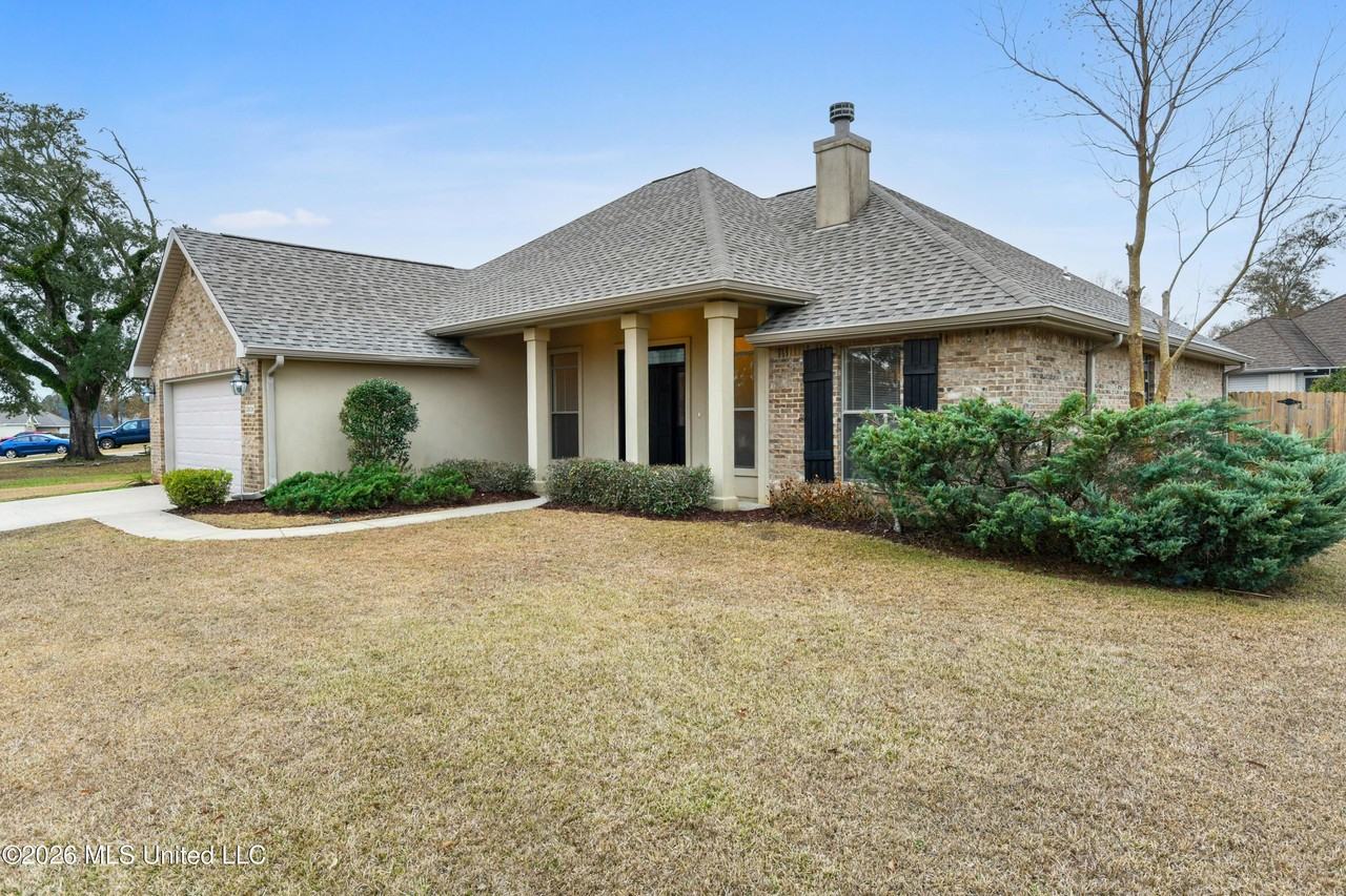 13636 Hidden Oaks Dr - Photo 4 of 26