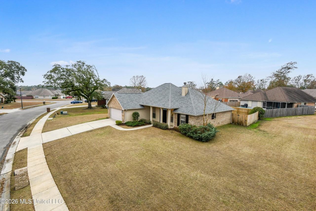 13636 Hidden Oaks Dr - Photo 5 of 26