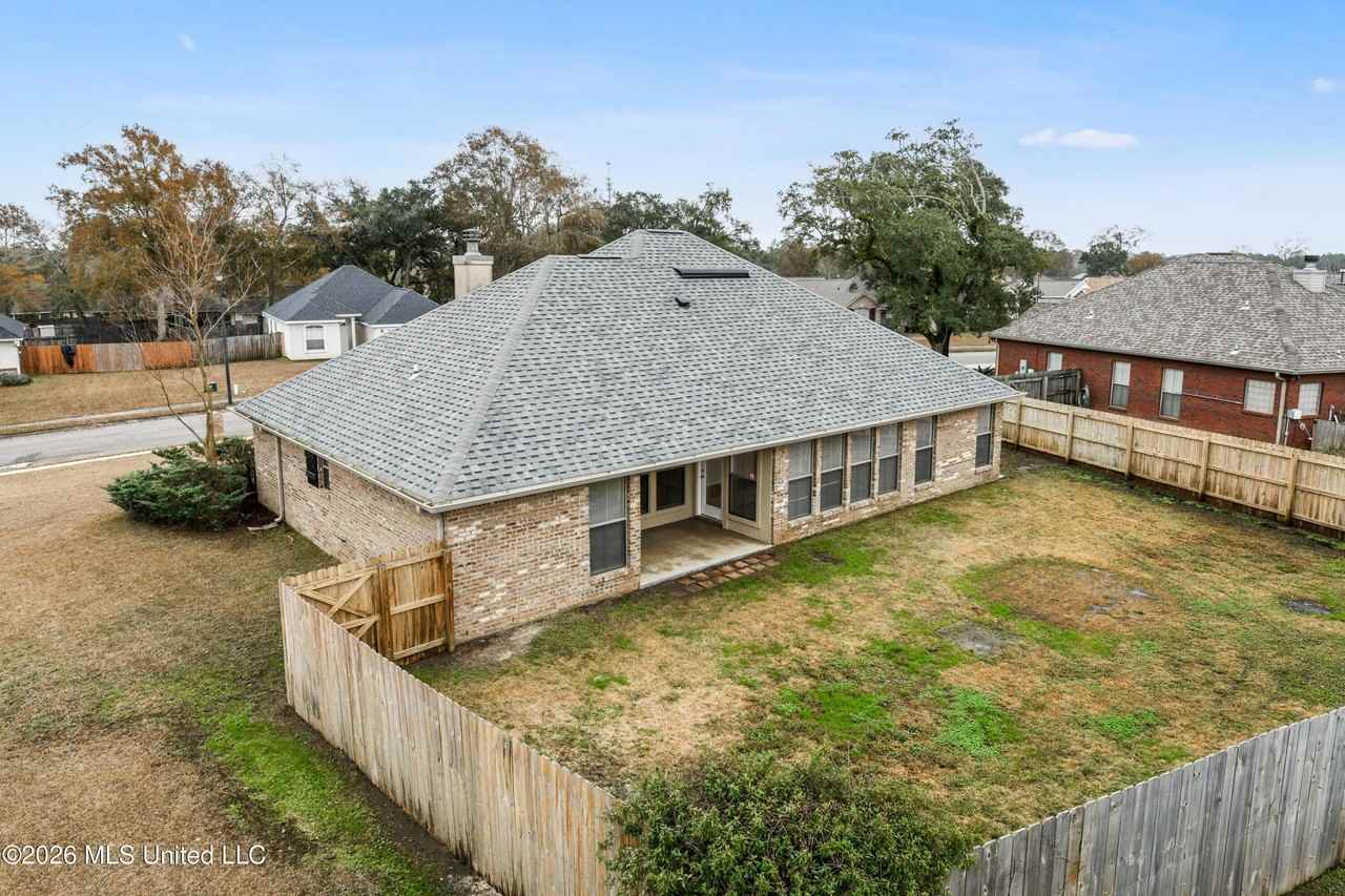 13636 Hidden Oaks Dr - Photo 7 of 26
