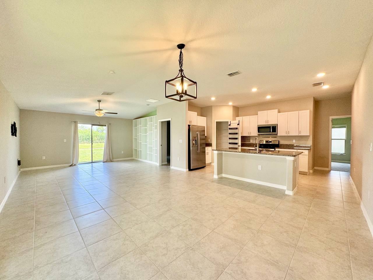 7025 King Creek Dr - Photo 3 of 38