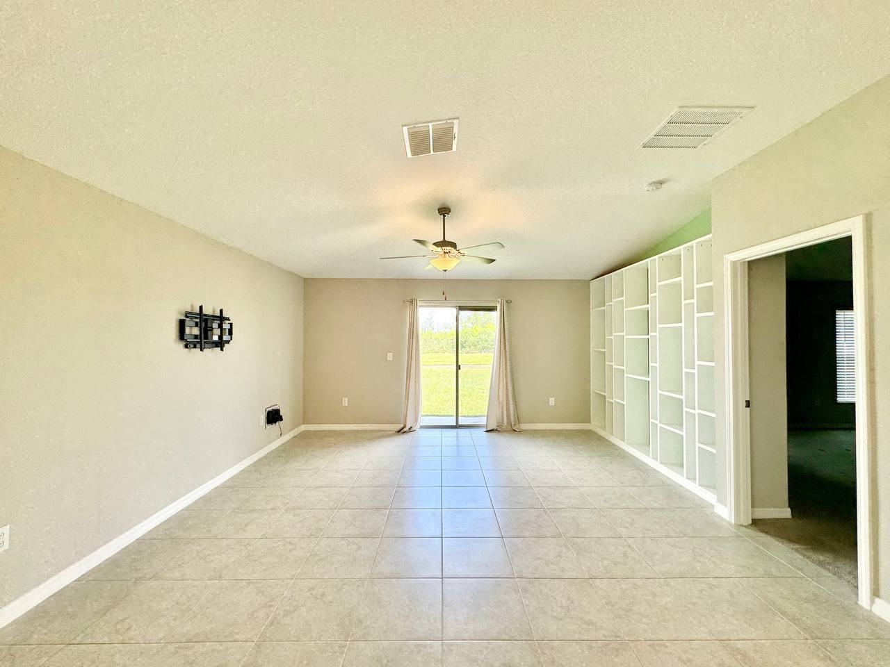 7025 King Creek Dr - Photo 5 of 38