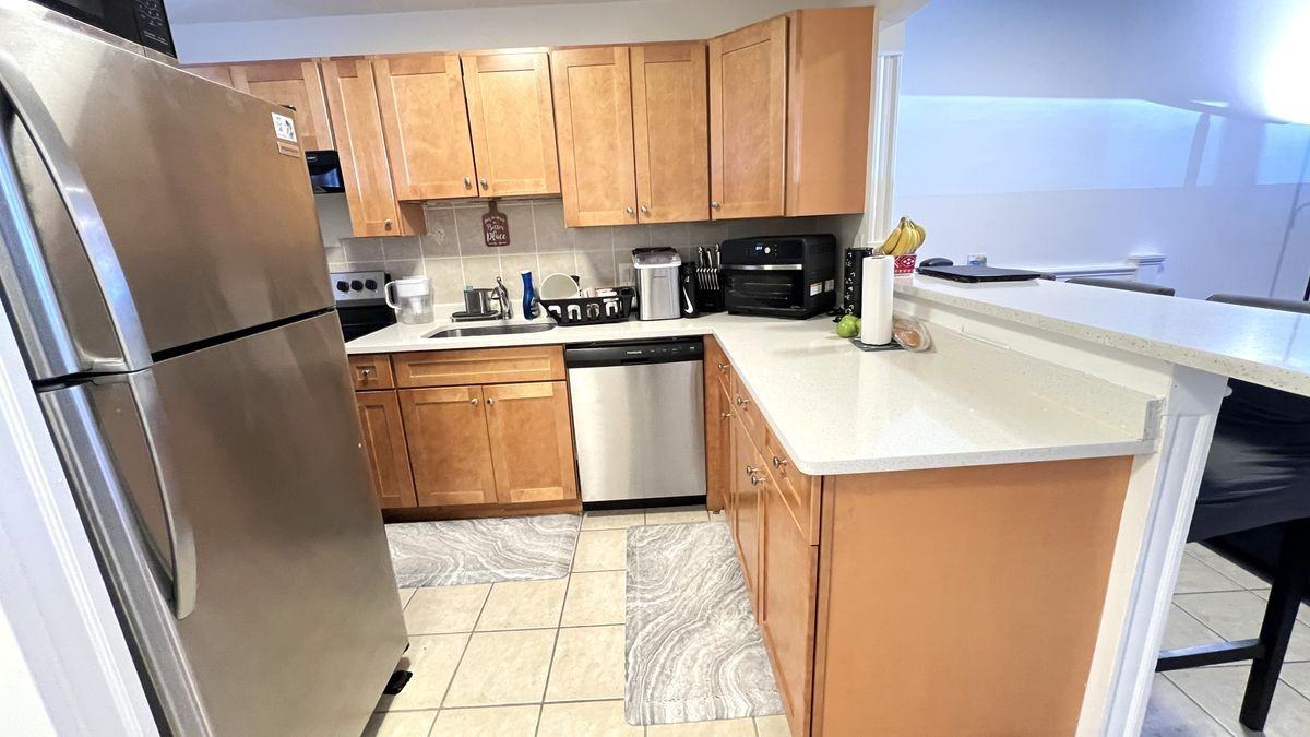 400 Governors Dr ##5 - Photo 2 of 13