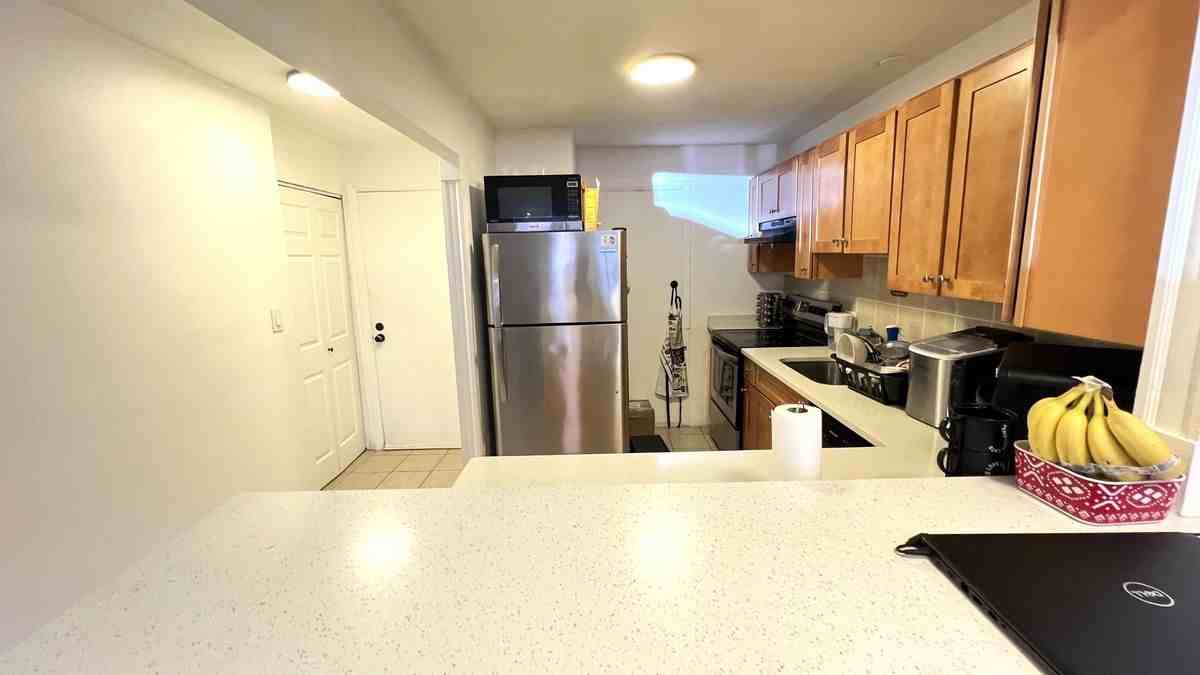 400 Governors Dr ##5 - Photo 3 of 13