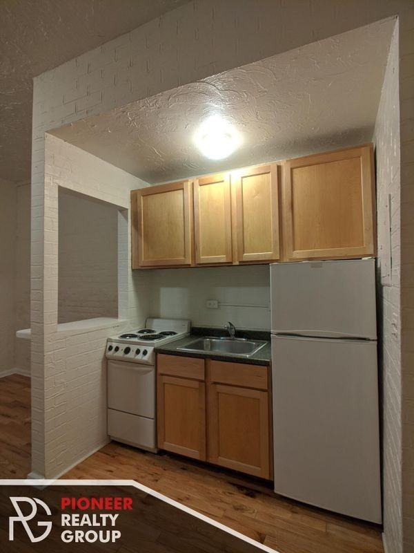 536 W Arlington Pl - Photo 3 of 12