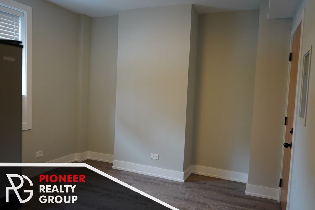 505 W Belmont Ave - Photo 3 of 5