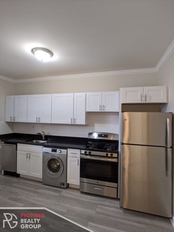 730 W Roscoe St - Photo 2 of 12