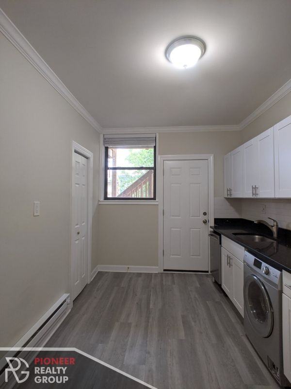 730 W Roscoe St - Photo 3 of 12