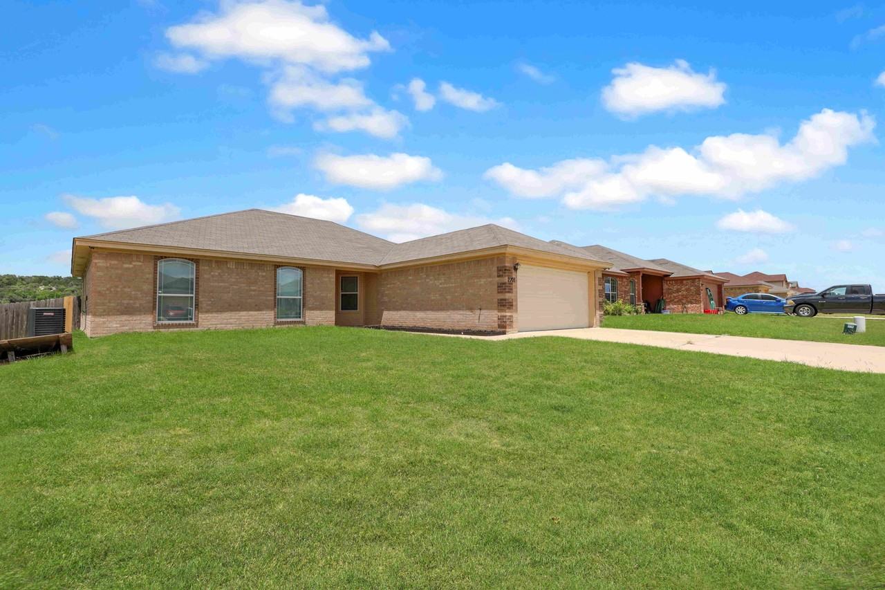 2701 Tarrant County Dr - Photo 3 of 26