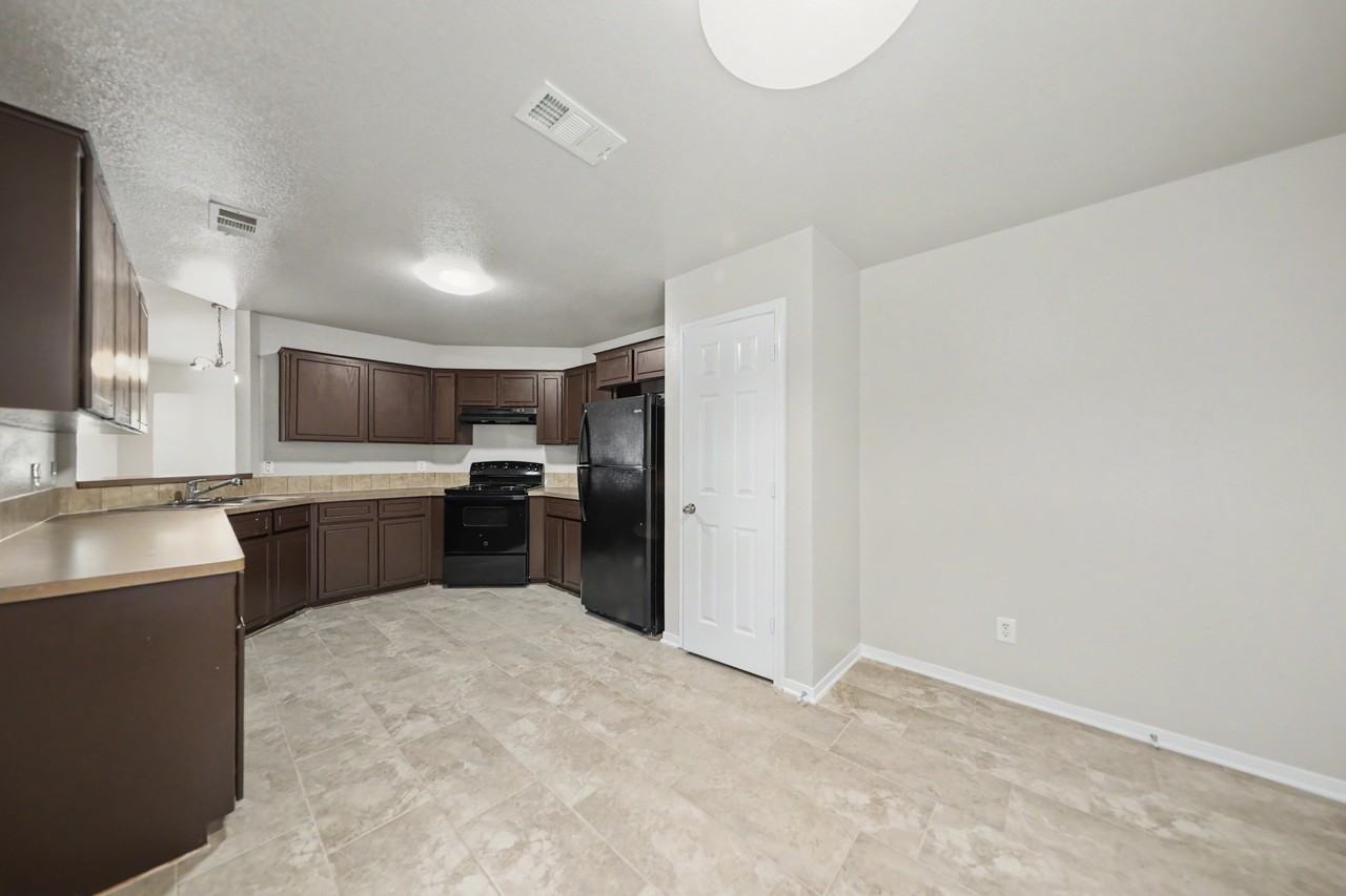 2701 Tarrant County Dr - Photo 4 of 26