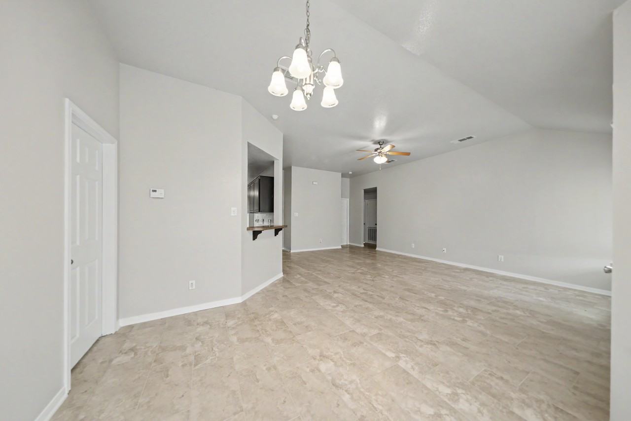 2701 Tarrant County Dr - Photo 7 of 26