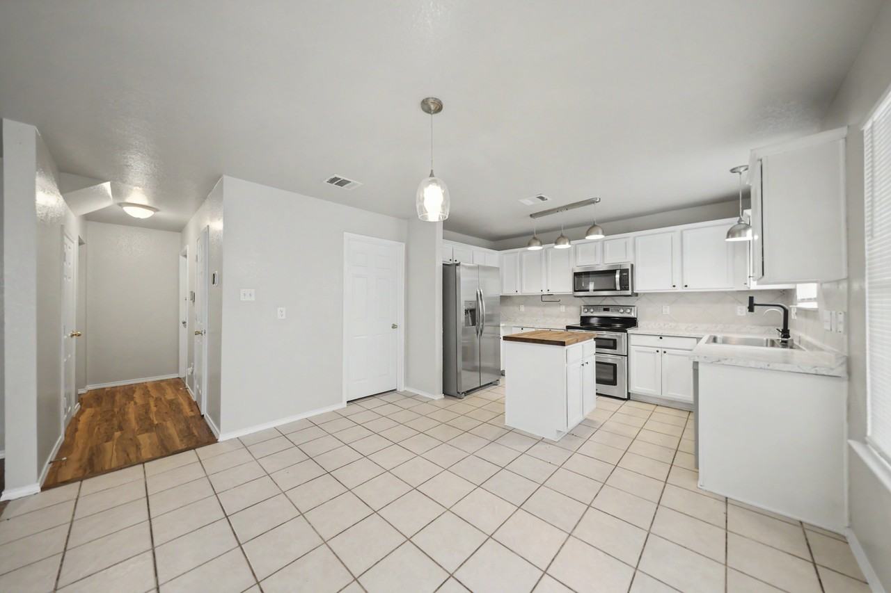 5013 Causeway Ct - Photo 5 of 28