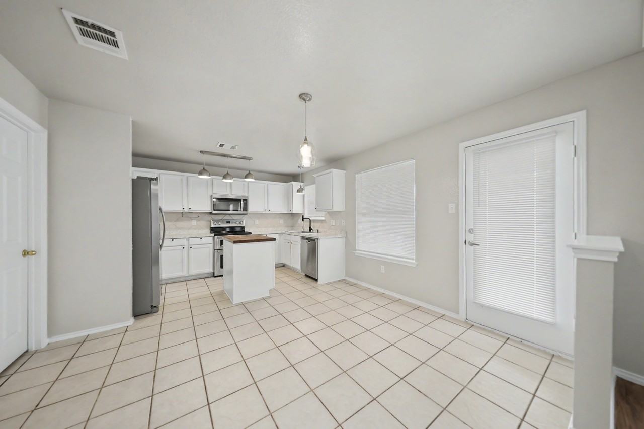 5013 Causeway Ct - Photo 6 of 28