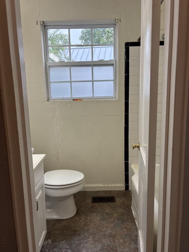 15 Ezelle St #A - Photo 7 of 11