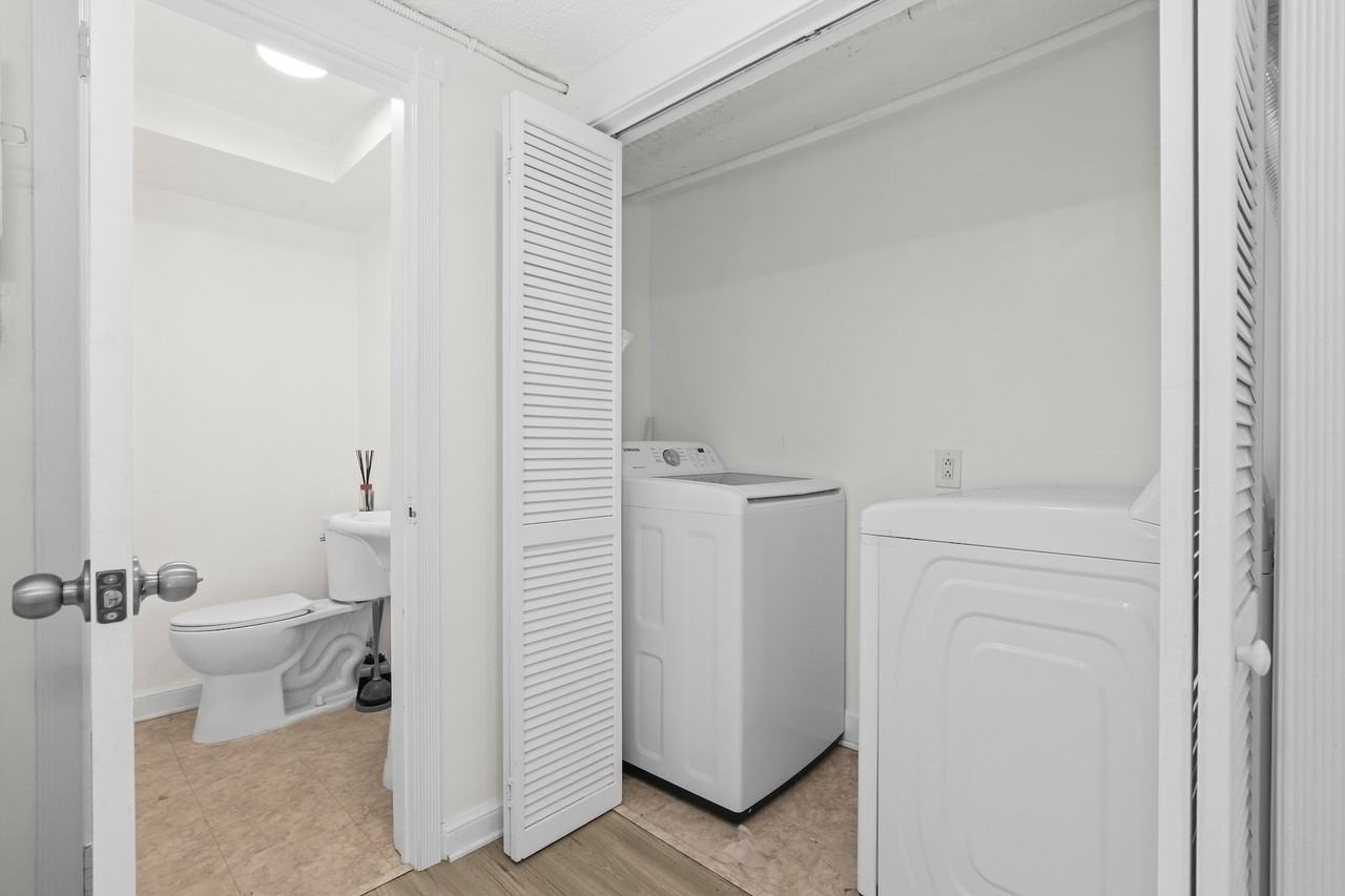 1525 N Hayworth Ave - Photo 4 of 4