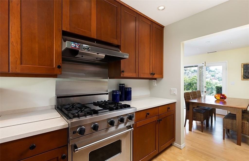 959 Oriole Dr - Photo 2 of 4