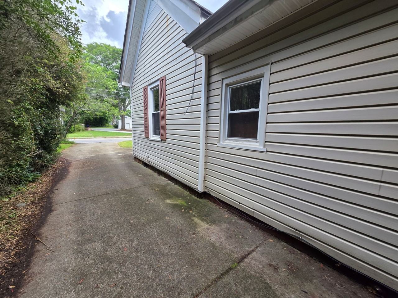 210 Stewart St - Photo 3 of 9