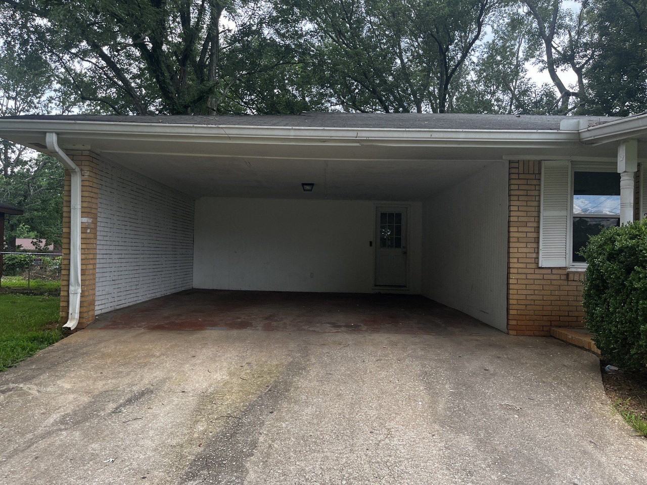 260 Castlegate Cir - Photo 3 of 25