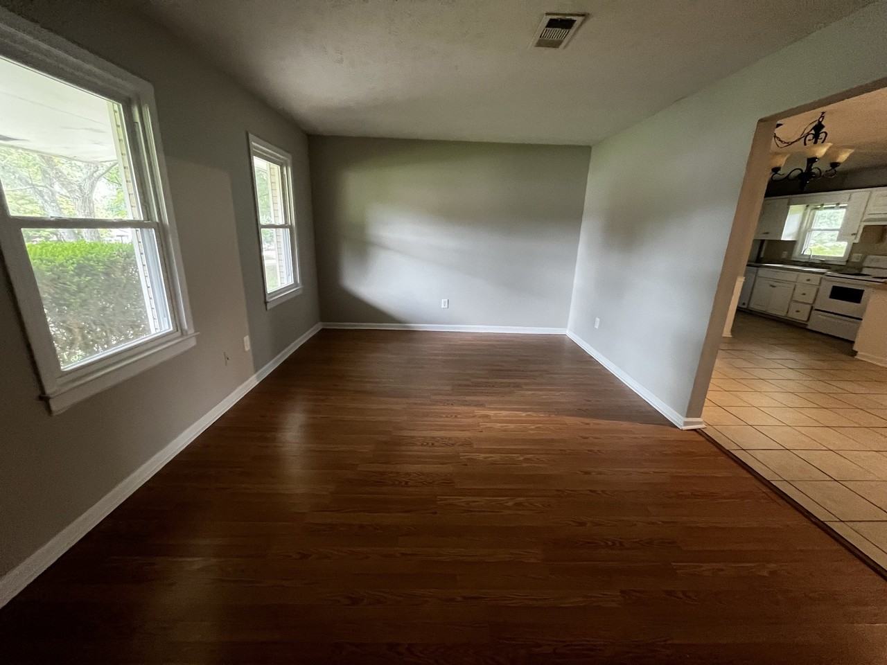 260 Castlegate Cir - Photo 4 of 25