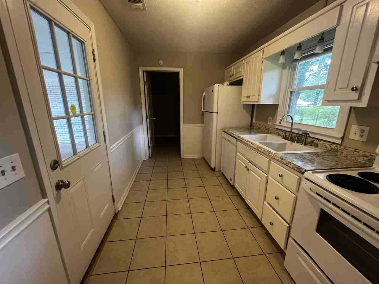 260 Castlegate Cir - Photo 6 of 25