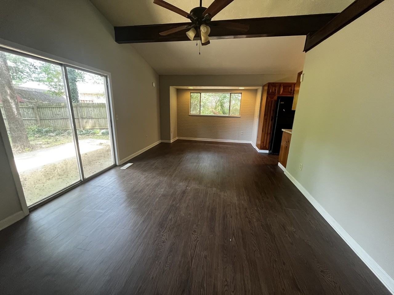 150 Castlegate Cir - Photo 7 of 36