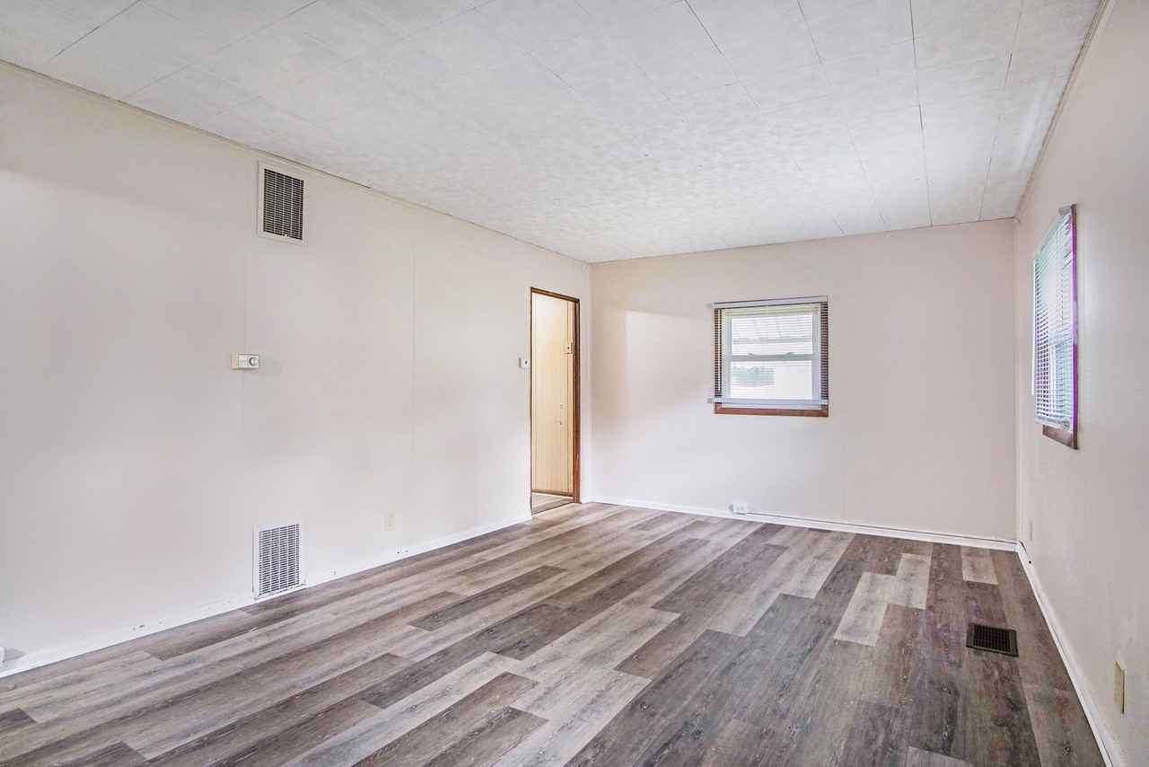 139 E Chippewa Ave - Photo 2 of 17