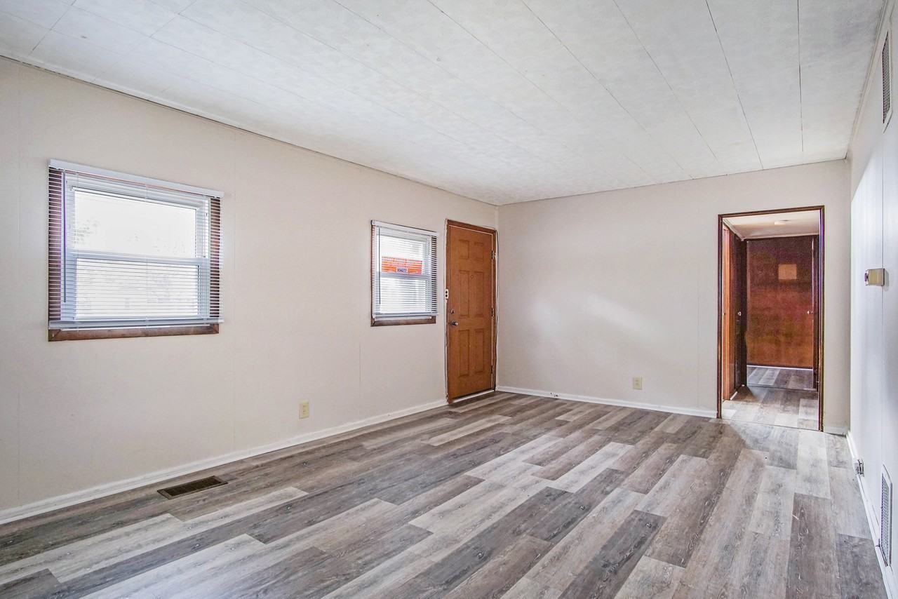 139 E Chippewa Ave - Photo 3 of 17