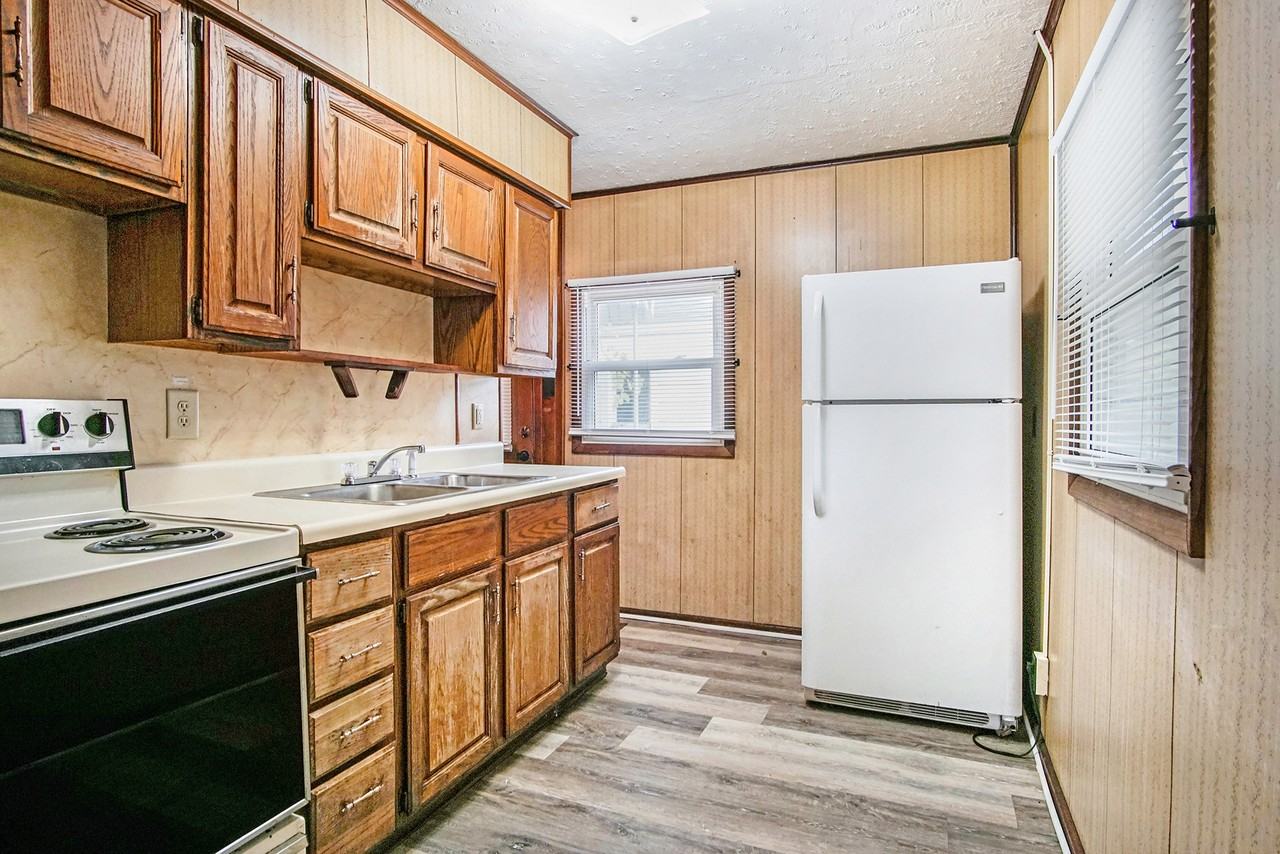139 E Chippewa Ave - Photo 4 of 17