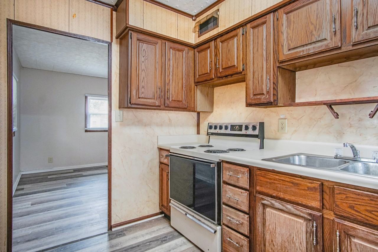 139 E Chippewa Ave - Photo 6 of 17