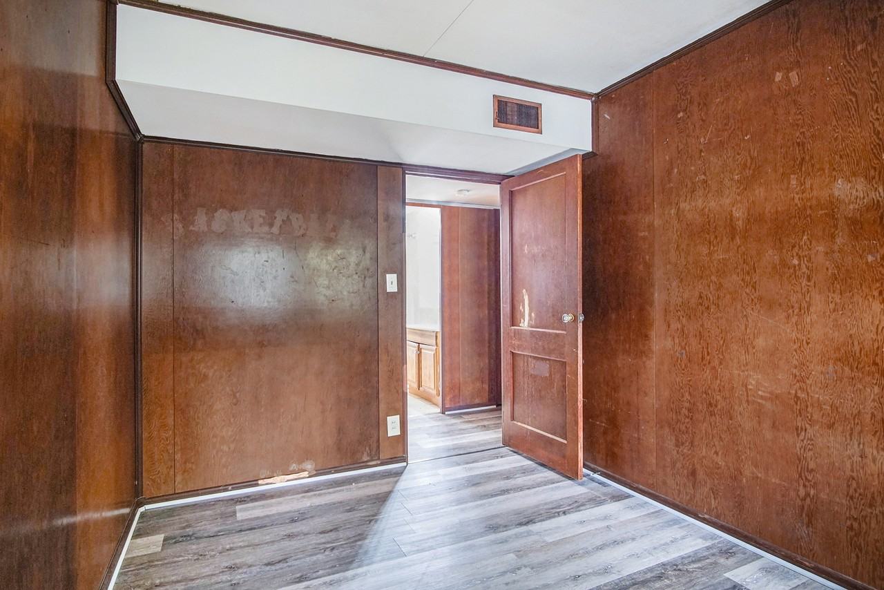 139 E Chippewa Ave - Photo 7 of 17