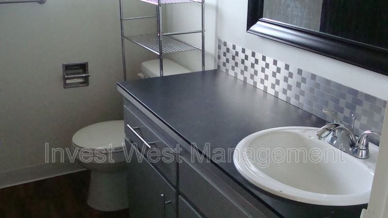 319 Neavenue #B - Photo 4 of 16