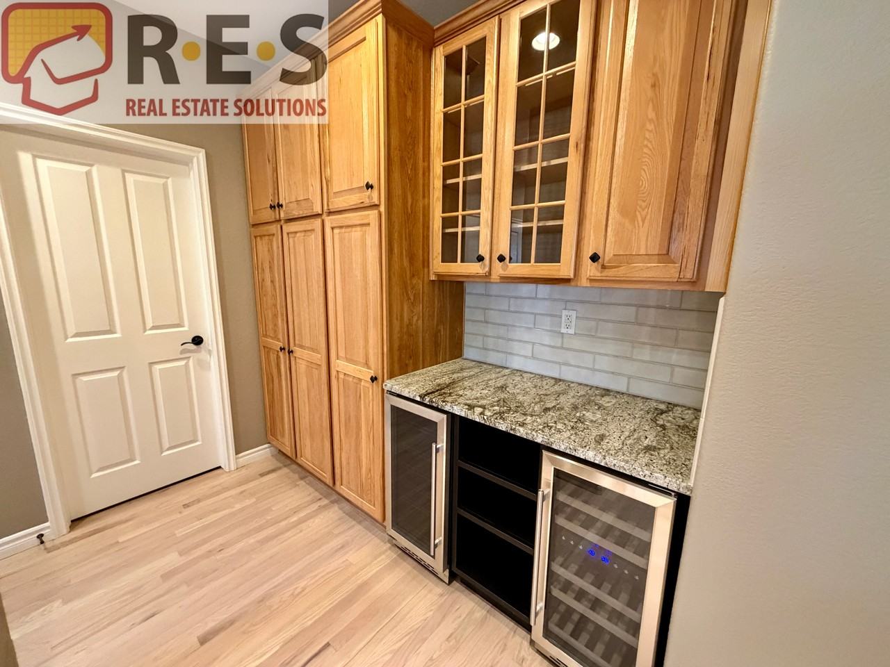 10761 Glengate Cir - Photo 6 of 31